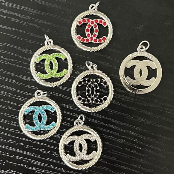 Lot Of 5 Chanel Round Silver Tone Zipper Pull Button Charms 22mm - Picture 2 of 2